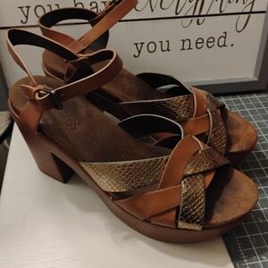 White Mountain Brown and Gold Platform Sandals